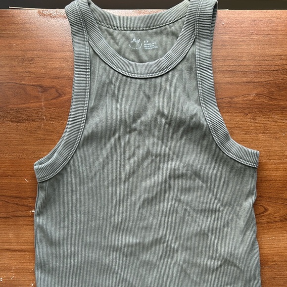 Super soft aerie tank top.  Size medium - Picture 1 of 2